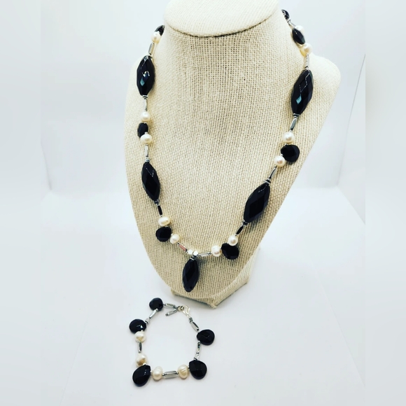 Faceted Black Agate, Freshwater Pearl necklace and bracelet set - Picture 1 of 4